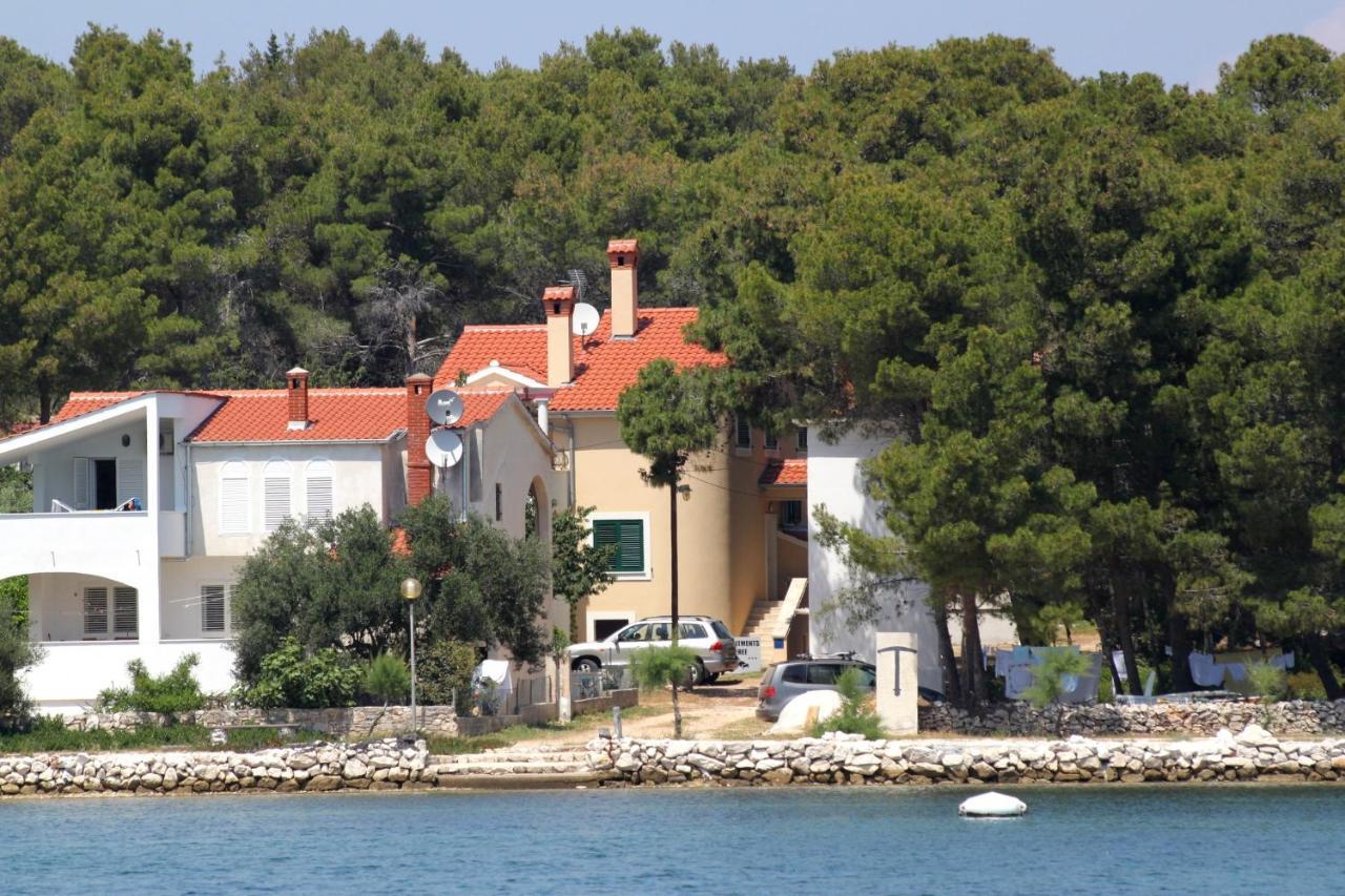 Apartments By The Sea Verunic, Dugi Otok - 8103 Apartment